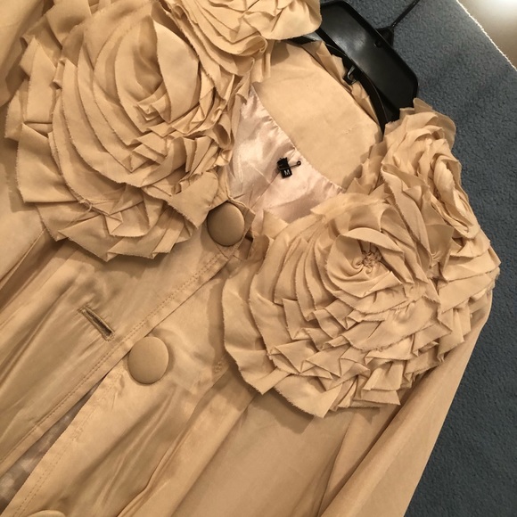 Gorgeous light coat - Picture 3 of 5